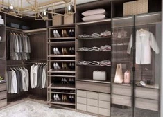 Taug kev hauv Closet